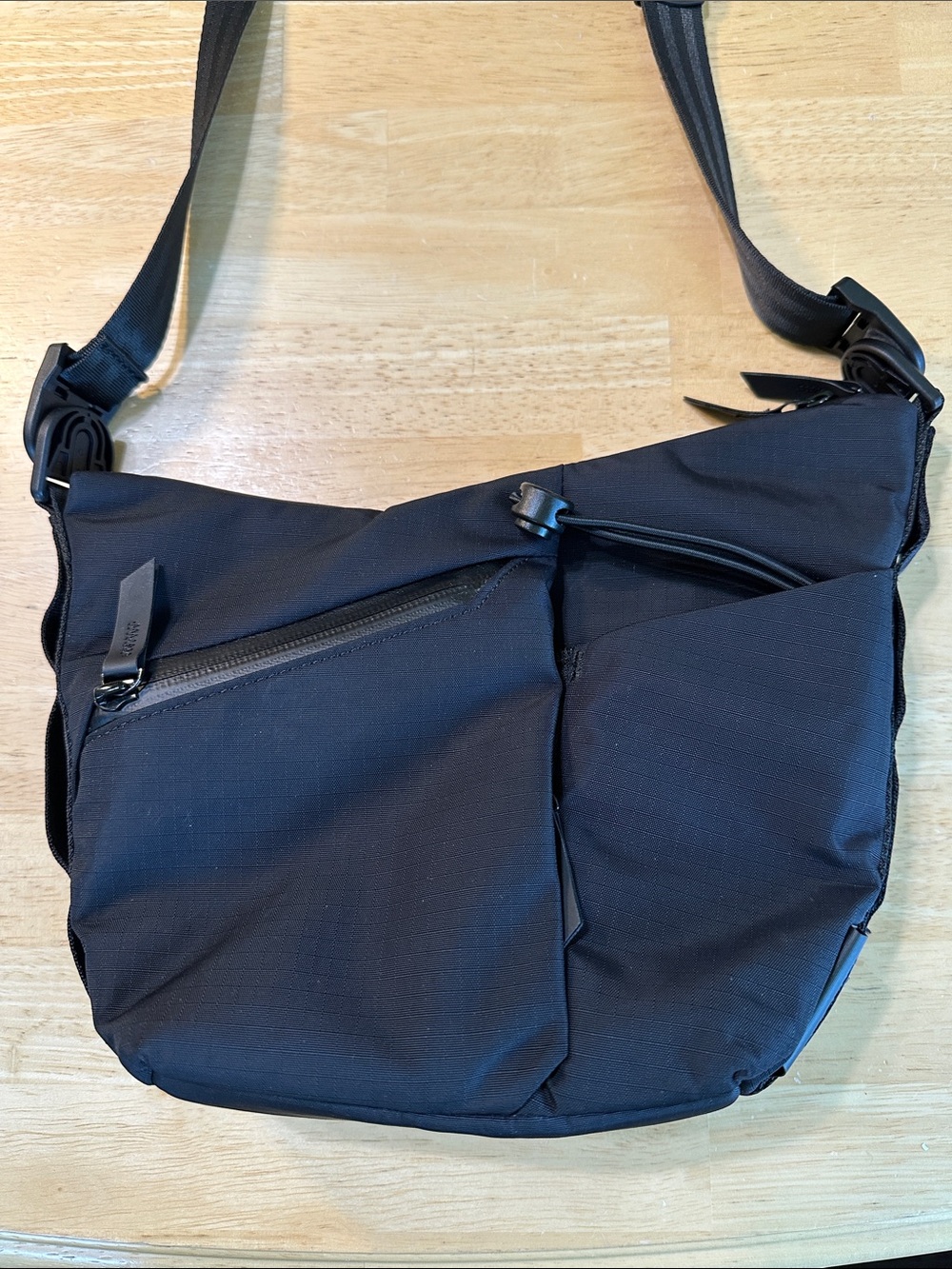 Alpaka Flow Satchel 2L Black Crossbody Messenger Bag - Minimal Shoulder Bag - Picture 2 of 10
